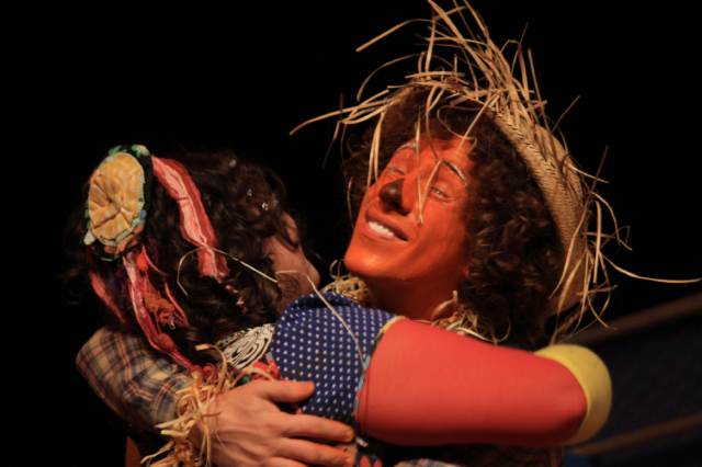 Emílio, erik vesch, rafaela ferreira, peça, teatro